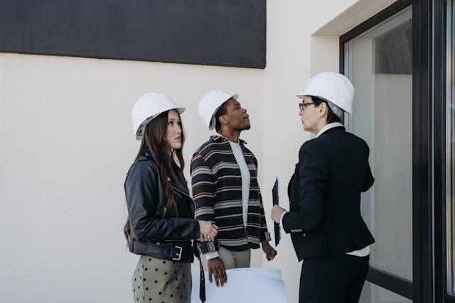 people-conducting-property-inspection